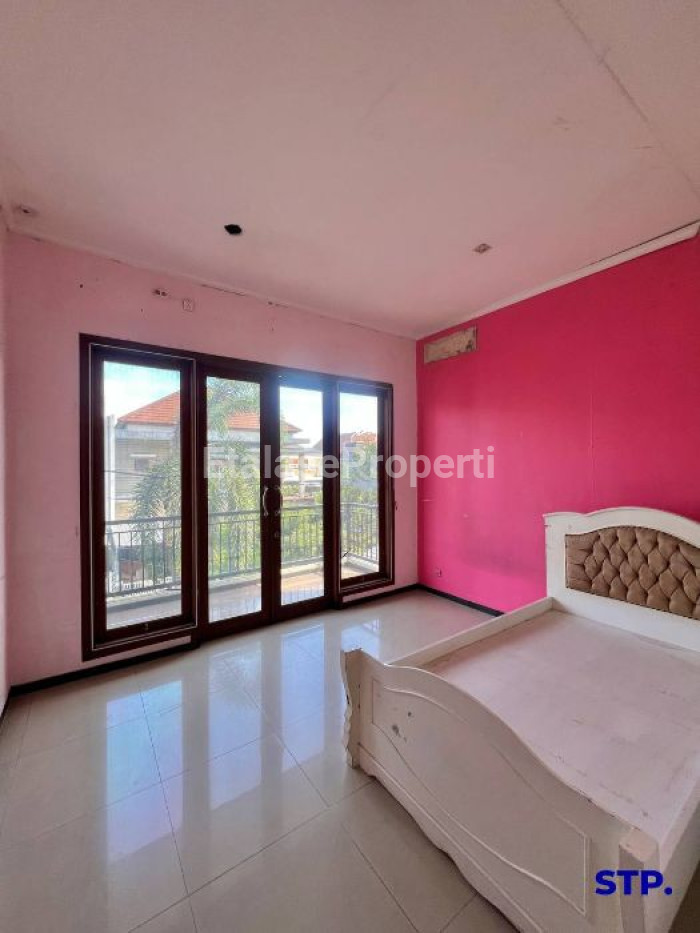 Foto properti Lebar 12 Meter, Rumah Perlu Renovasi Di Galaxi Bumi Permai Araya Tahap 2 10