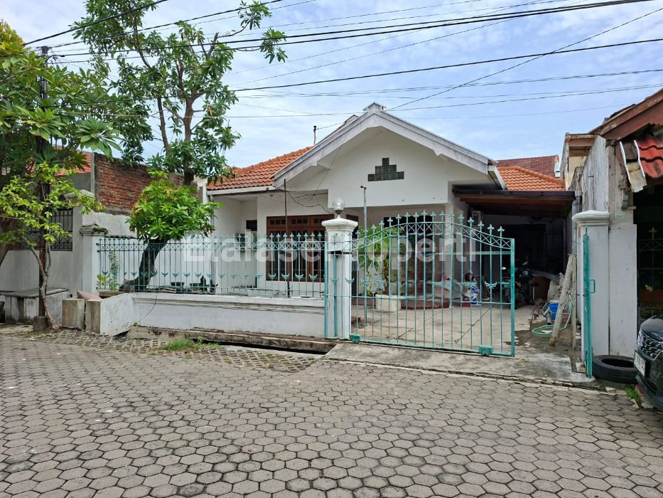 Foto properti *Dijual Rumah Taman Pondok Indah (TPI), Wiyung* 2