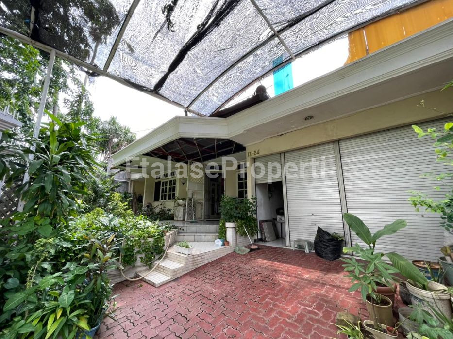 Foto properti *Dijual Rumah Darmo Harapan Utara* 2