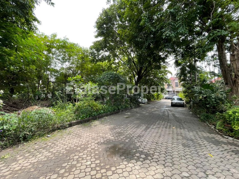 Foto properti *Dijual Rumah Darmo Harapan Utara* 3