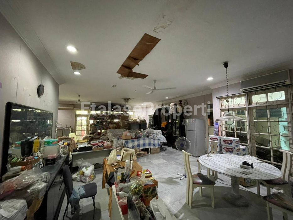 Foto properti *Dijual Rumah Darmo Harapan Utara* 4