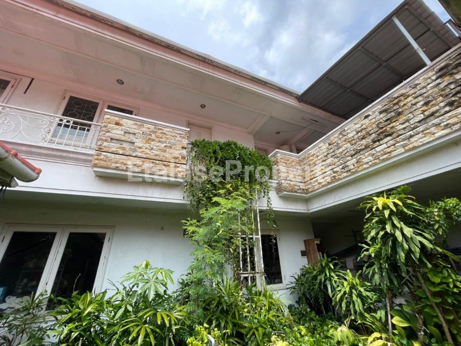 Foto properti *Dijual Rumah Darmo Harapan Utara* 6