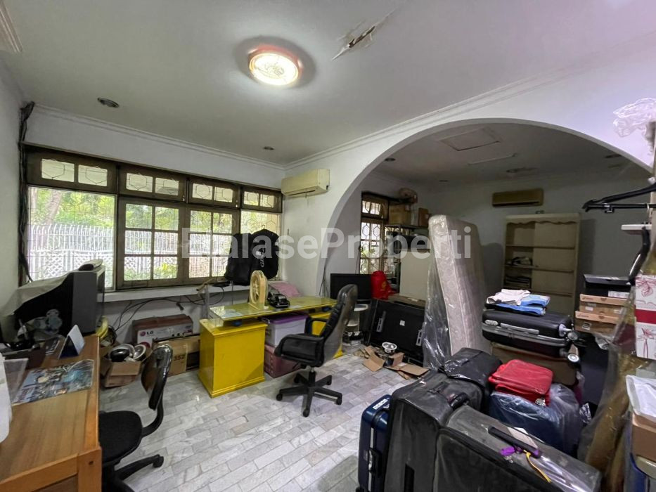 Foto properti *Dijual Rumah Darmo Harapan Utara* 7