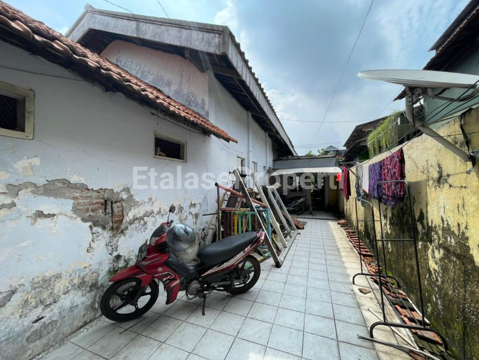 Foto properti *Dijual Cepat!! Lahan Komersial Raya Wiyung* 5