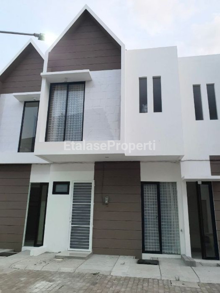Foto properti Sewa Rumah 2 Lantai Furnished Di Siwalankerto, Surabaya 1