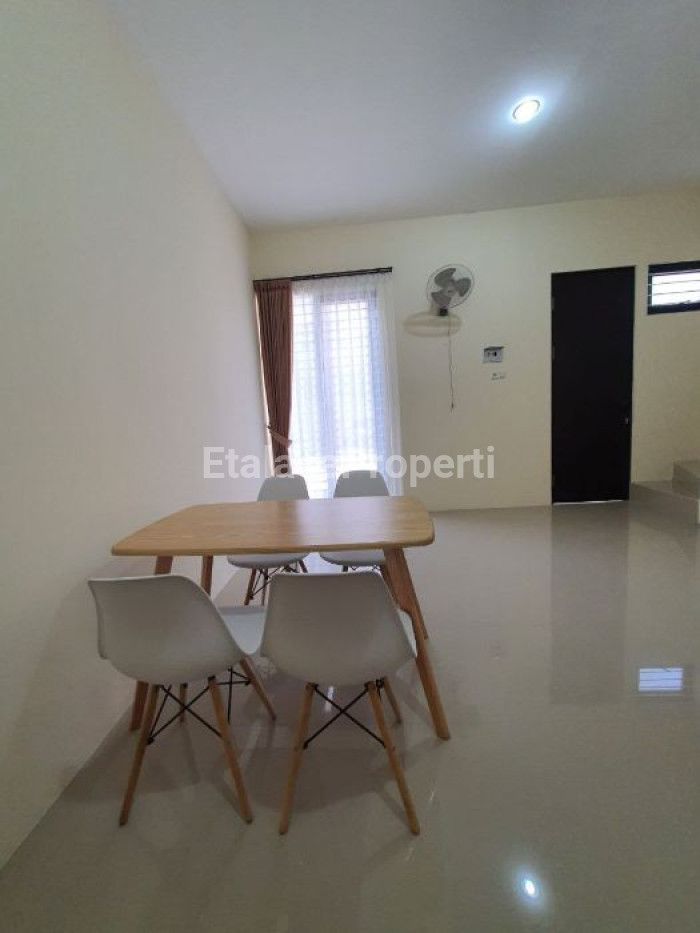 Foto properti Sewa Rumah 2 Lantai Furnished Di Siwalankerto, Surabaya 2