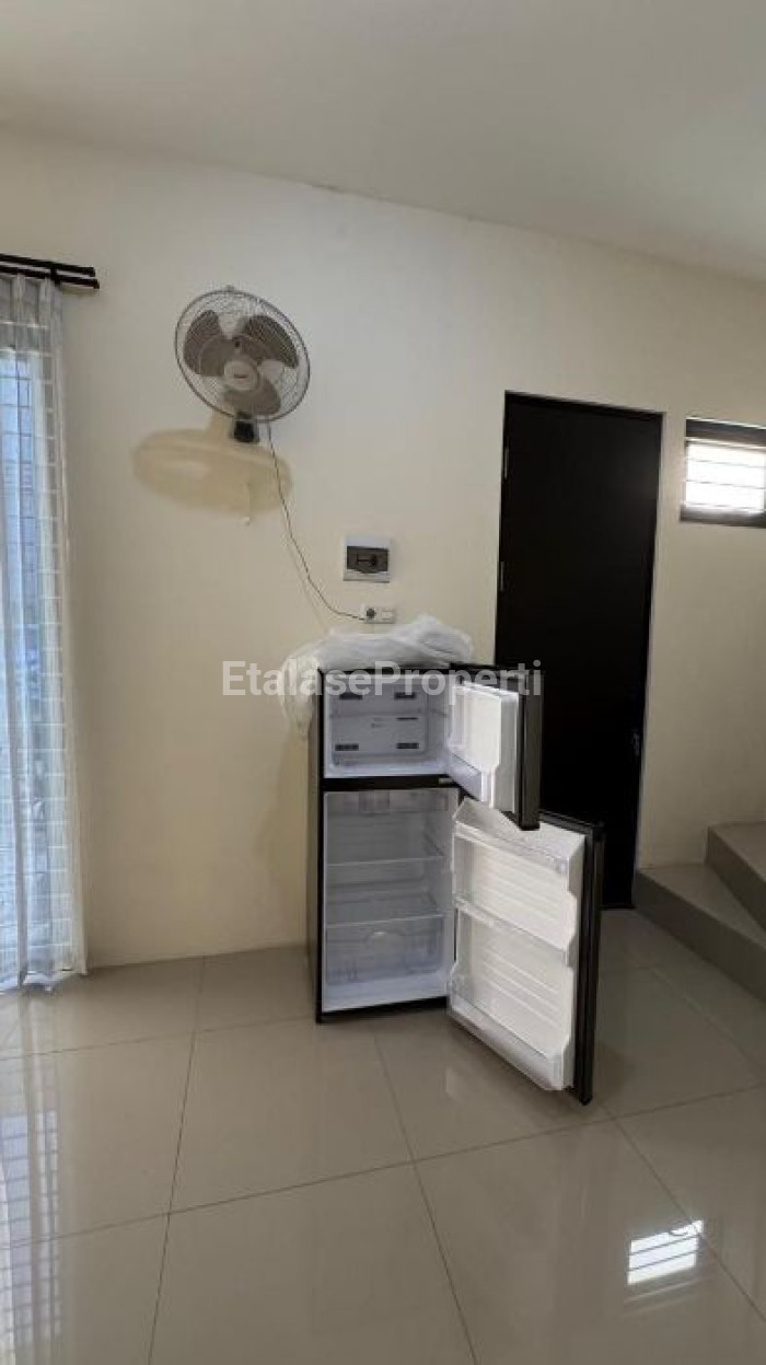 Foto properti Sewa Rumah 2 Lantai Furnished Di Siwalankerto, Surabaya 3