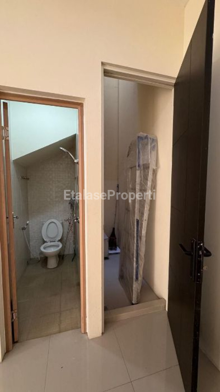 Foto properti Sewa Rumah 2 Lantai Furnished Di Siwalankerto, Surabaya 4