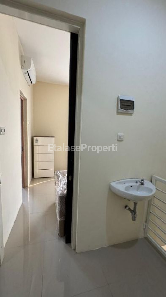 Foto properti Sewa Rumah 2 Lantai Furnished Di Siwalankerto, Surabaya 6