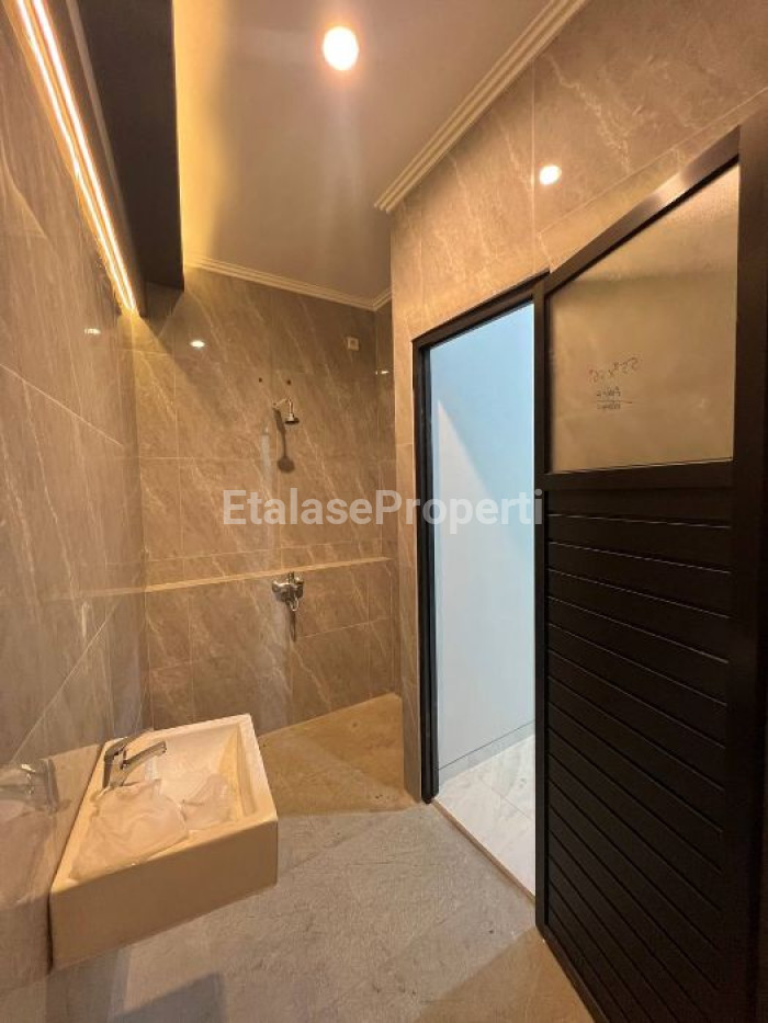 Foto properti Rumah Baru Modern Di Wisma Mukti Jalan Utama Tipe A 9