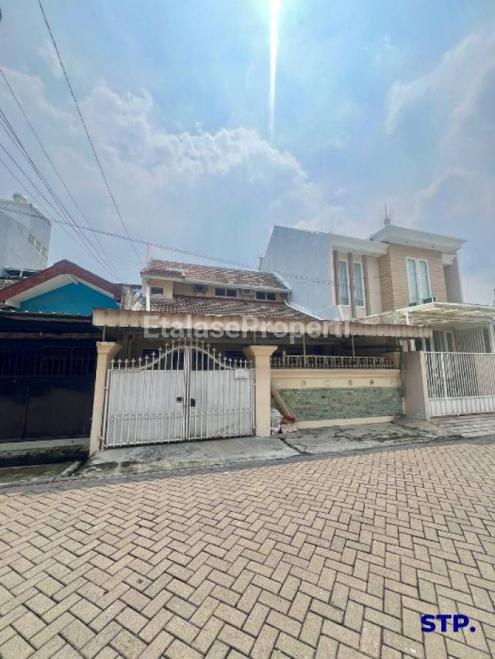 Foto properti Rumah 2 Lantai Di Perumahan Manyar Jaya Siap Huni 2