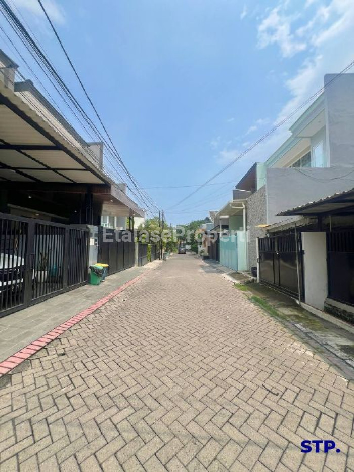 Foto properti Rumah 2 Lantai Di Perumahan Manyar Jaya Siap Huni 8