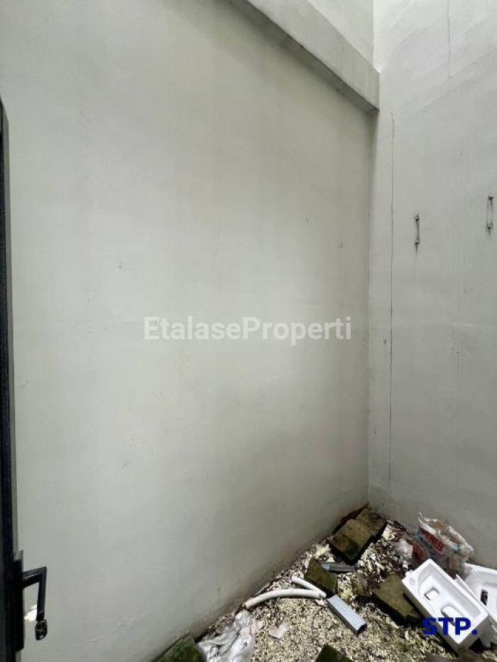 Foto properti Jual Ruko 3 Lantai Eastern Park Depan Sukolilo Dian Regency II 4