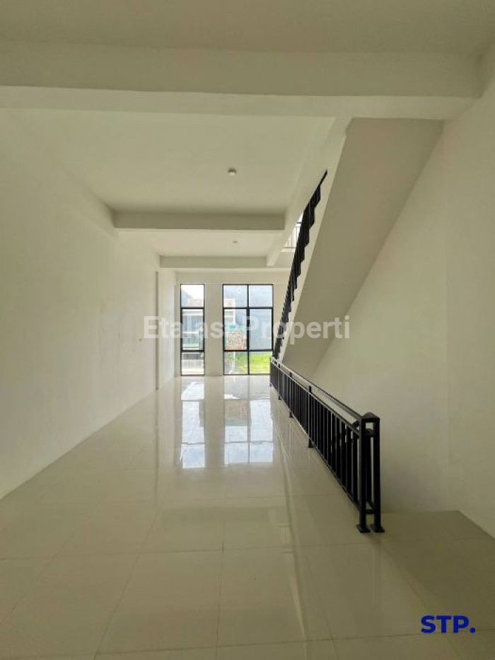 Foto properti Jual Ruko 3 Lantai Eastern Park Depan Sukolilo Dian Regency II 5