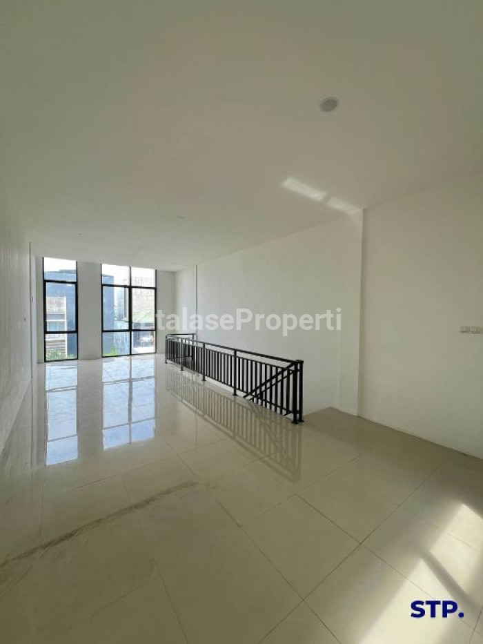 Foto properti Jual Ruko 3 Lantai Eastern Park Depan Sukolilo Dian Regency II 7