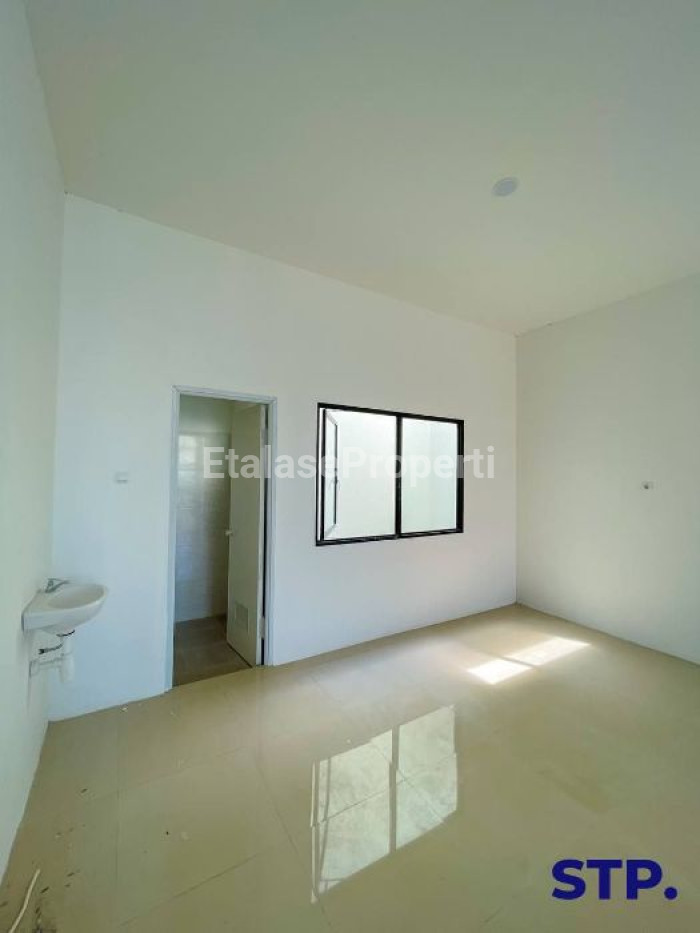 Foto properti Sewa Ruko 3 Lantai Eastern Park Depan Sukolilo Dian Regency II 5