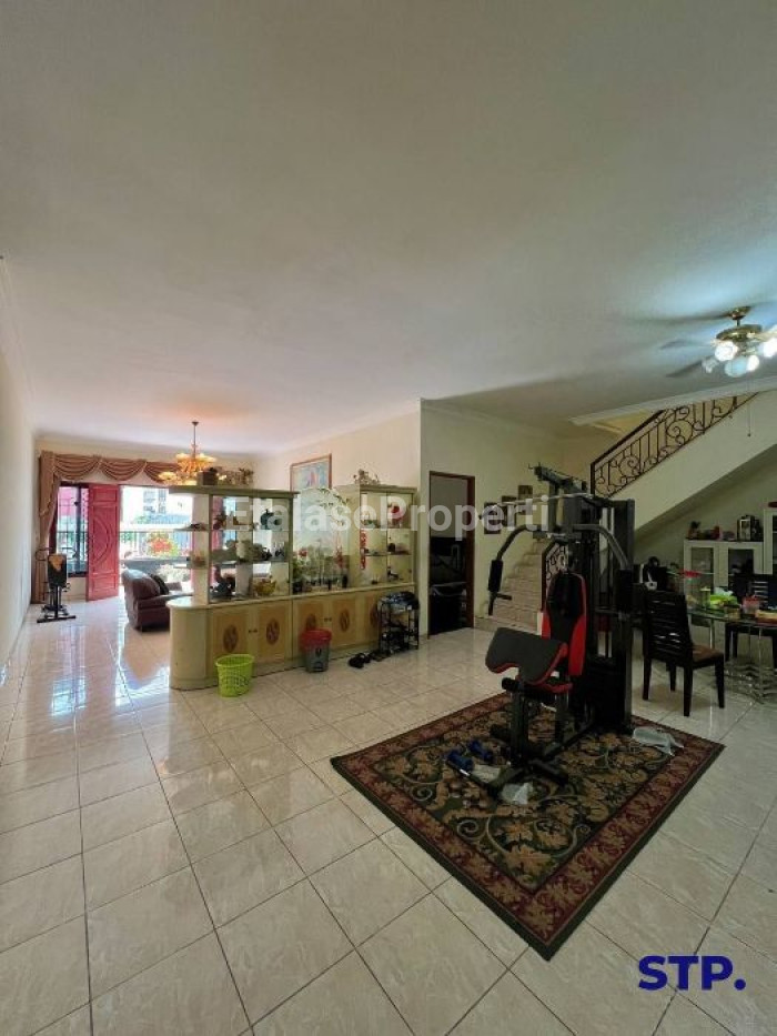 Foto properti Rumah Mewah Mediteranian Di Darmo Hill 2