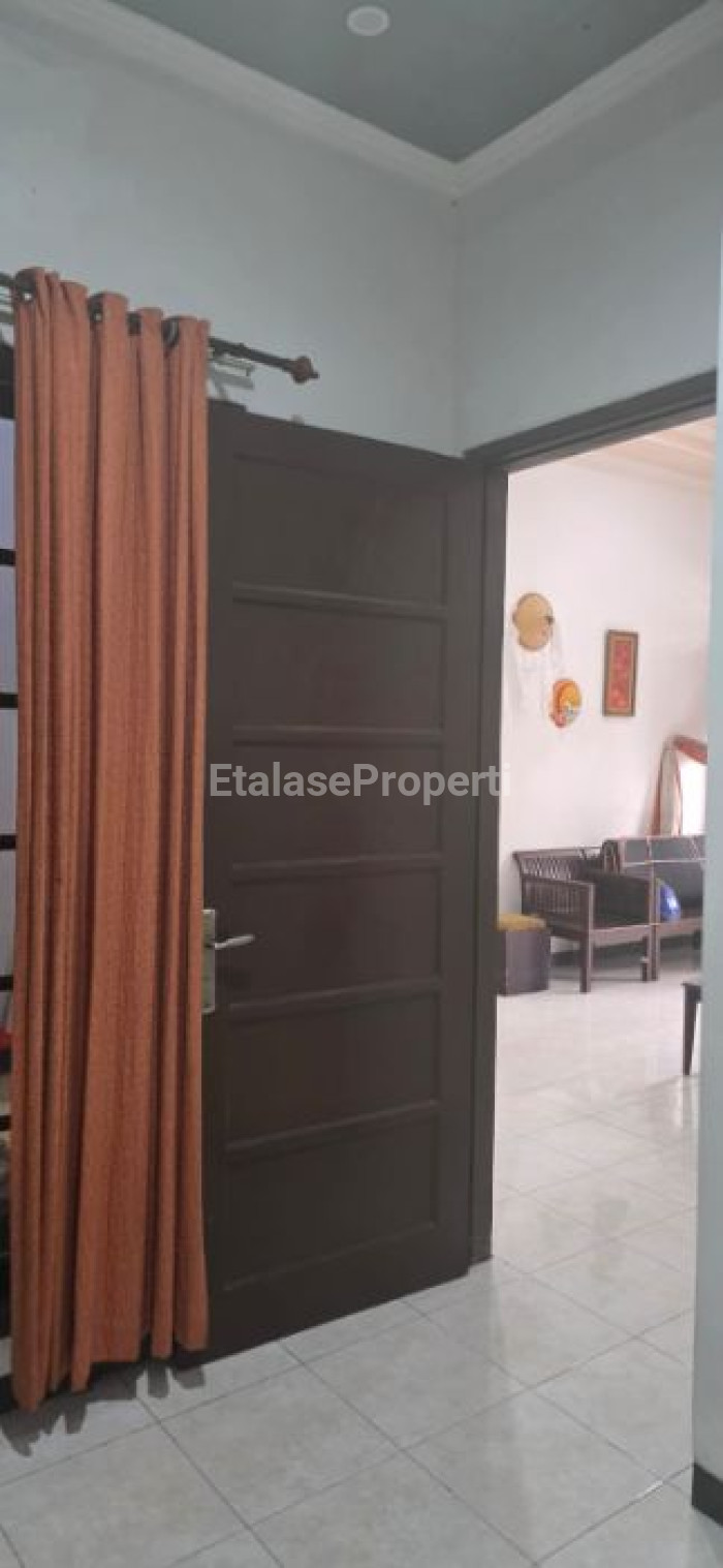 Foto properti Disewakan Rumah Siap Huni Di Ketintang Madya Kencana Dekat Royal Plaza, Univ.Bayangkara, Masjid Agung Surabaya 1
