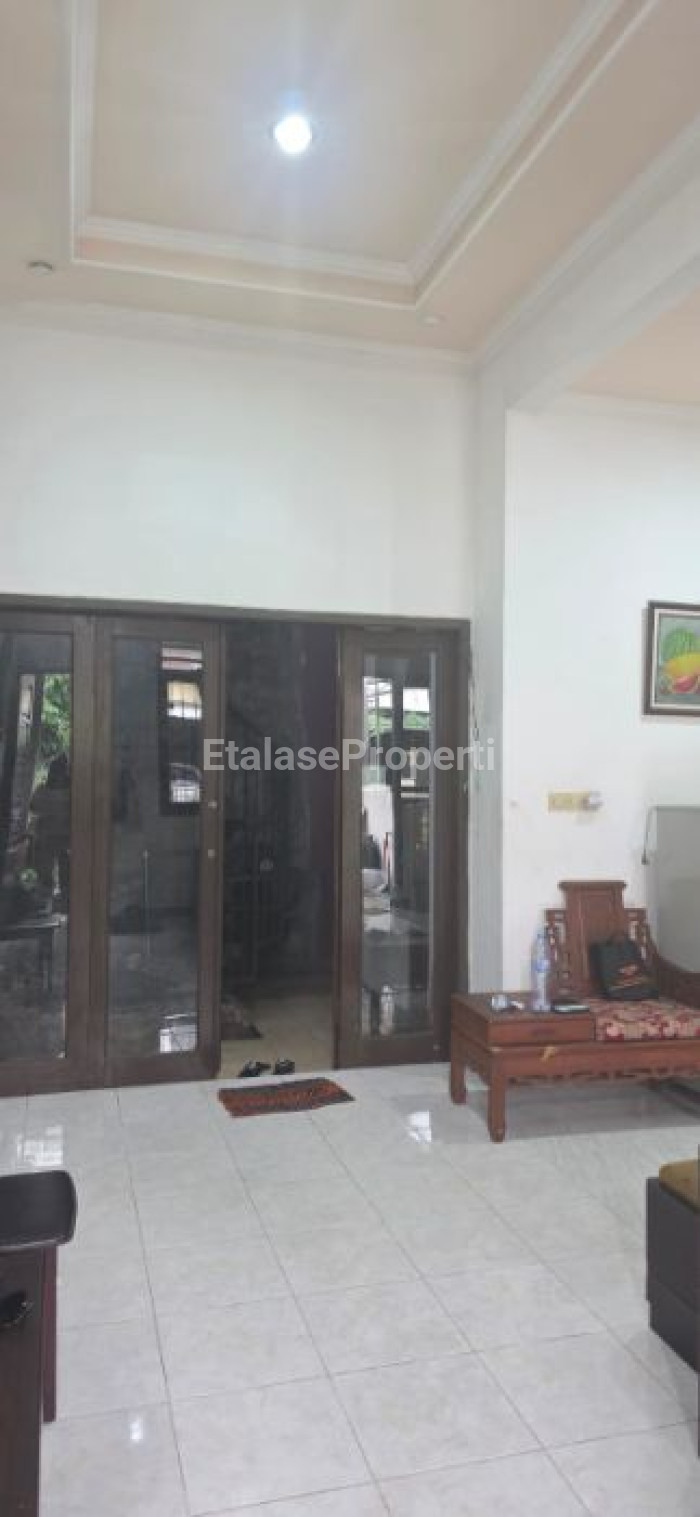 Foto properti Disewakan Rumah Siap Huni Di Ketintang Madya Kencana Dekat Royal Plaza, Univ.Bayangkara, Masjid Agung Surabaya 2