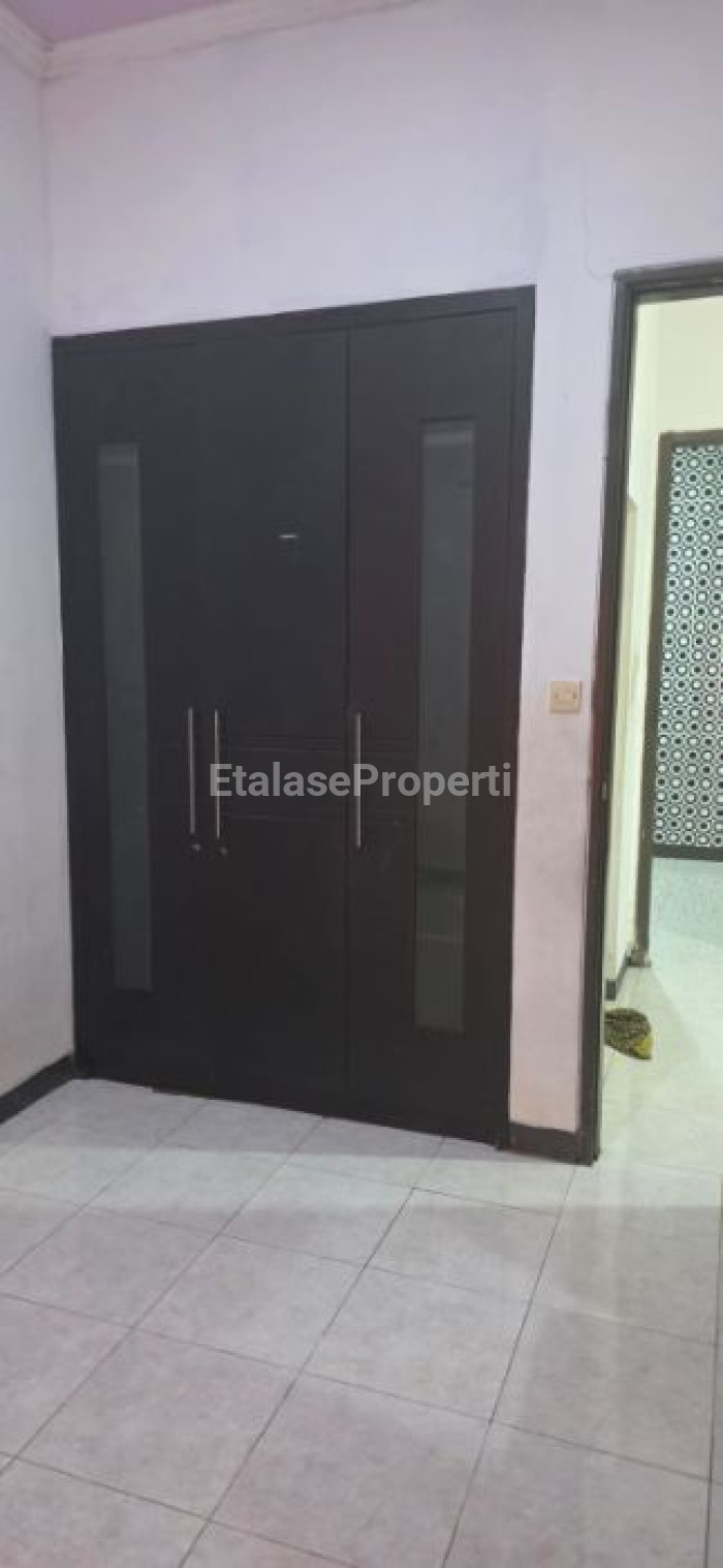 Foto properti Disewakan Rumah Siap Huni Di Ketintang Madya Kencana Dekat Royal Plaza, Univ.Bayangkara, Masjid Agung Surabaya 3