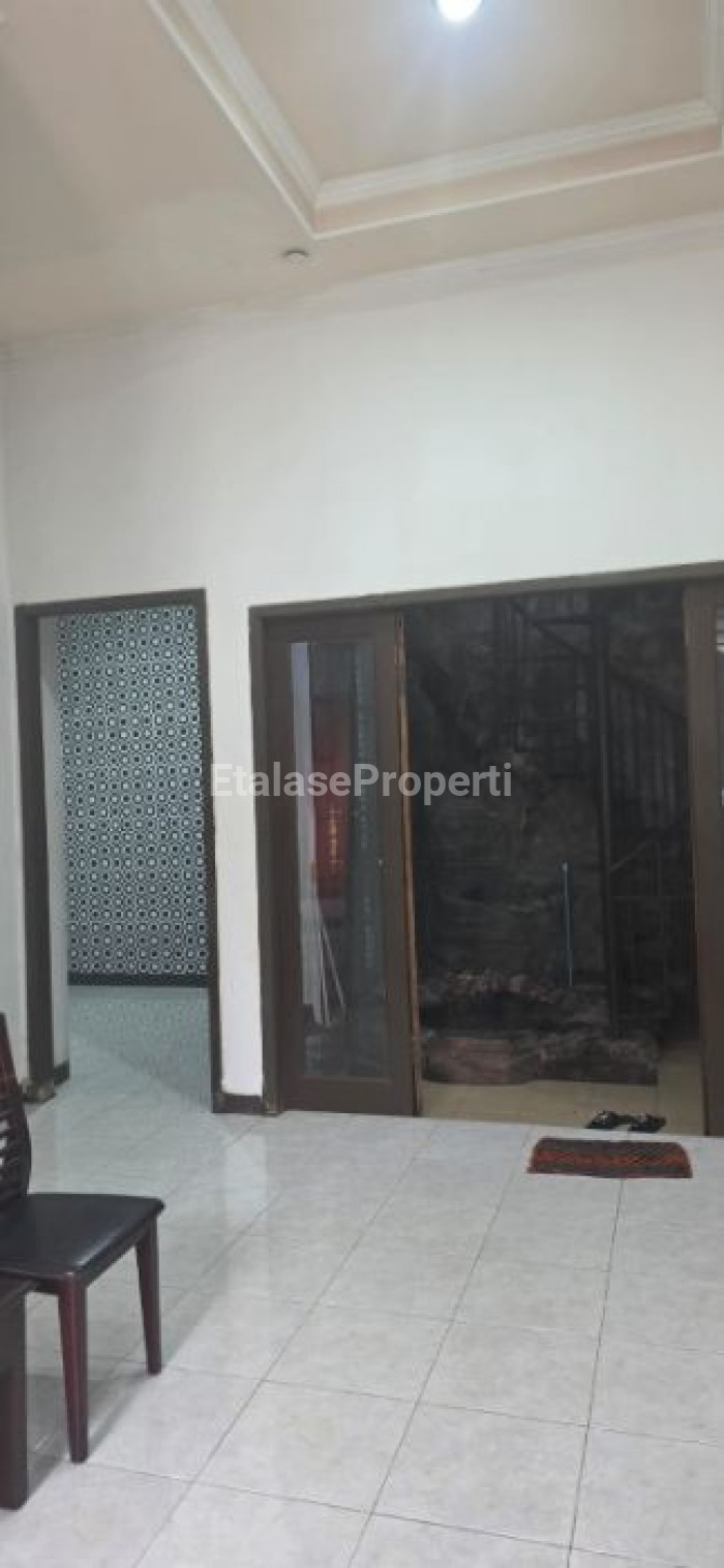 Foto properti Disewakan Rumah Siap Huni Di Ketintang Madya Kencana Dekat Royal Plaza, Univ.Bayangkara, Masjid Agung Surabaya 4