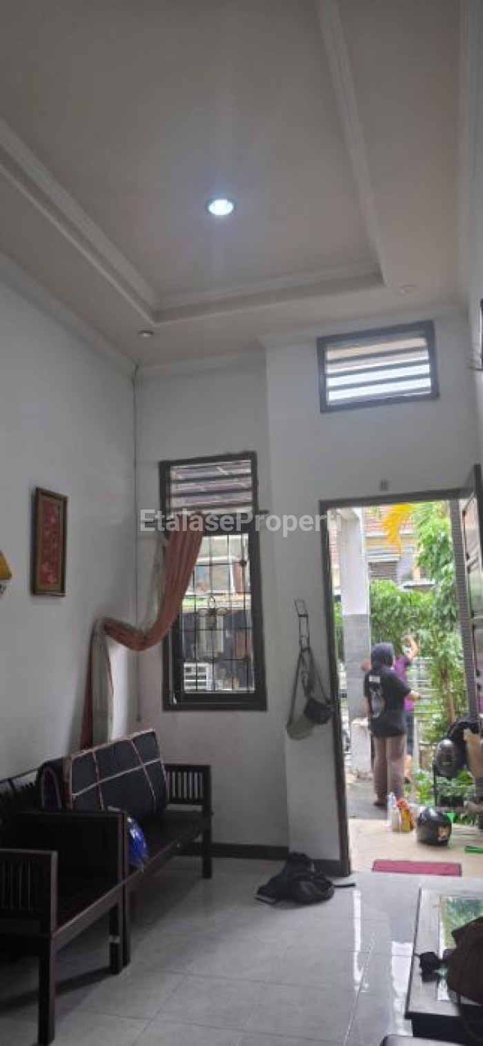 Foto properti Disewakan Rumah Siap Huni Di Ketintang Madya Kencana Dekat Royal Plaza, Univ.Bayangkara, Masjid Agung Surabaya 7