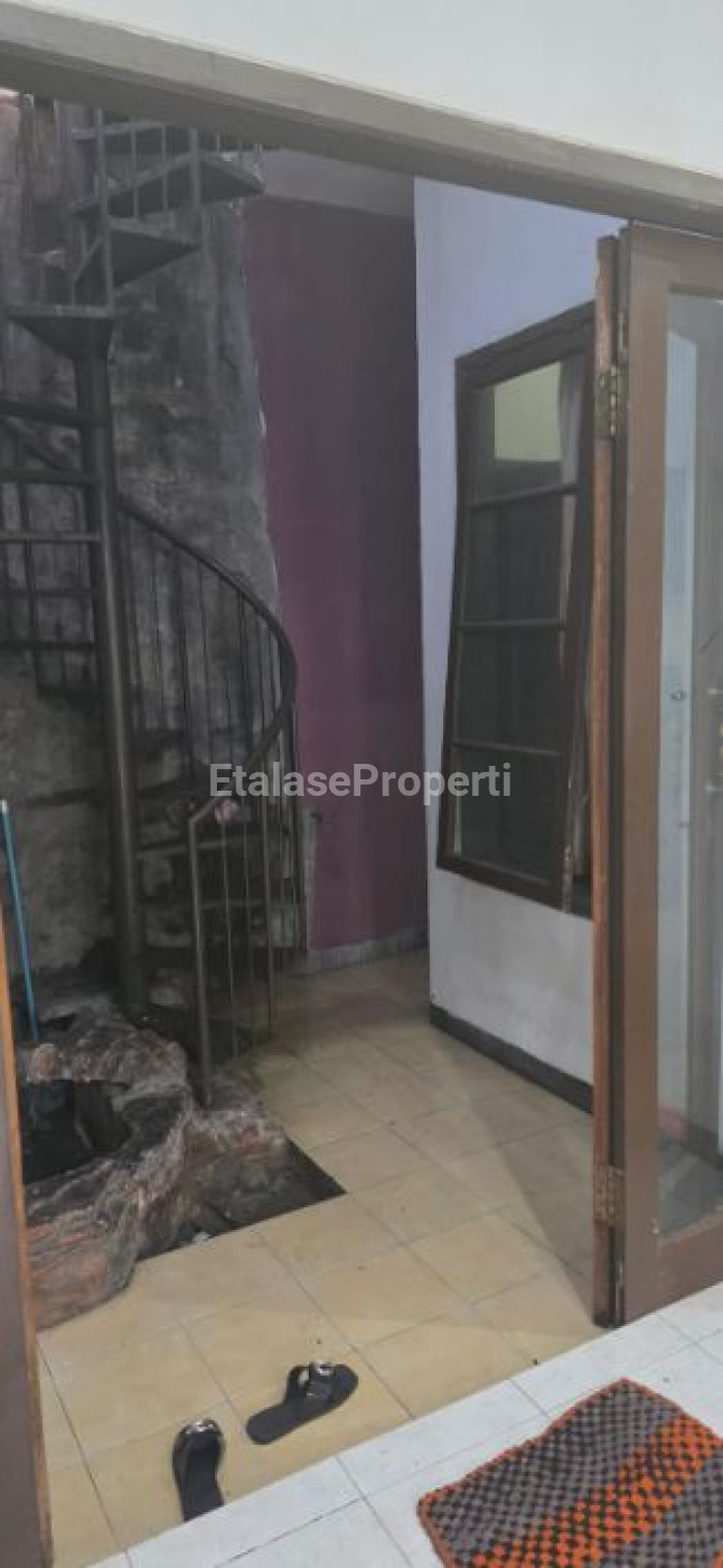 Foto properti Disewakan Rumah Siap Huni Di Ketintang Madya Kencana Dekat Royal Plaza, Univ.Bayangkara, Masjid Agung Surabaya 8