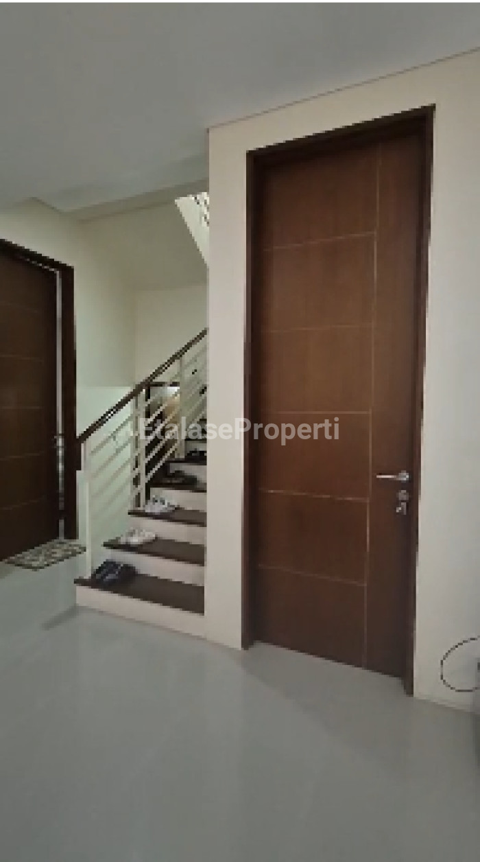 Foto properti For Sale  Barang Langka Cocok Untuk SENIOR, Rumah Di Taman Puspa Raya Citraland 4