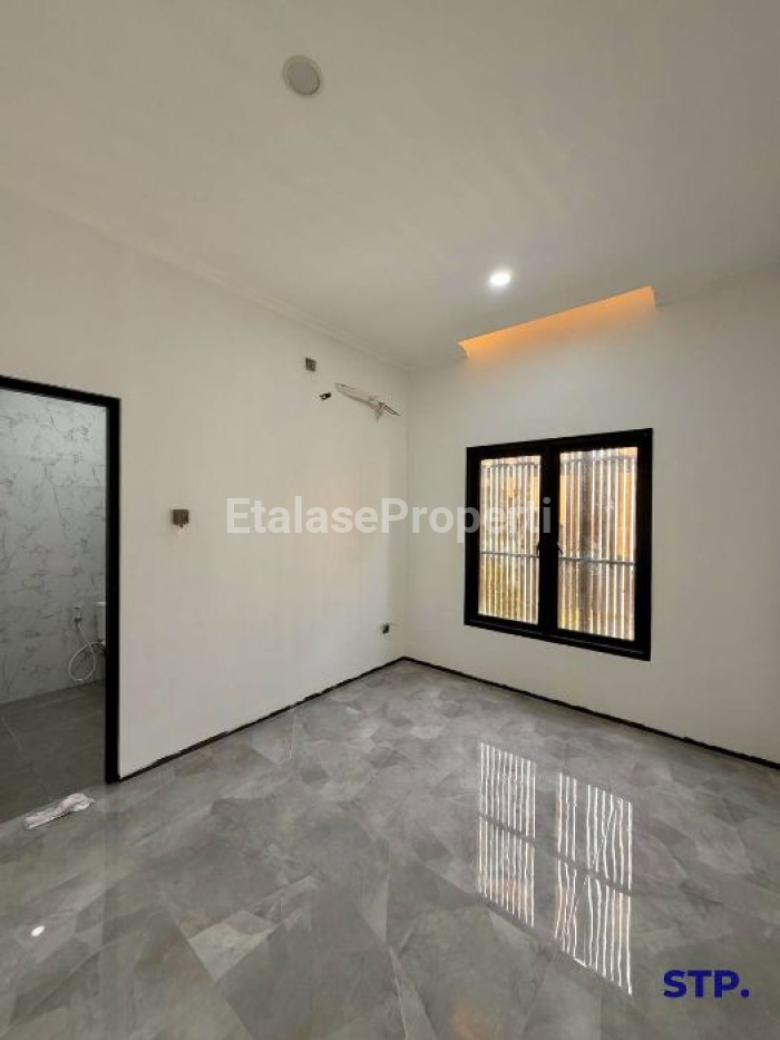 Foto properti Jarang Ada 2M-an! Rumah Full Renovasi Di Dharmahusada Mas 9