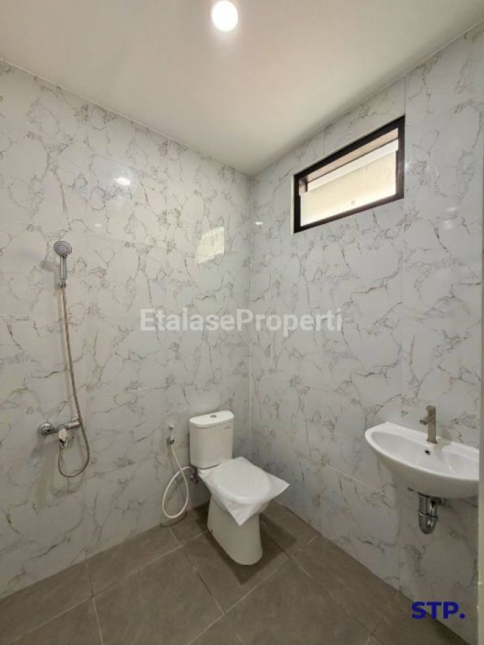 Foto properti Jarang Ada 2M-an! Rumah Full Renovasi Di Dharmahusada Mas 10