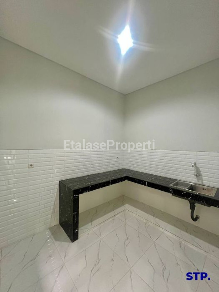 Foto properti Hanya 2M-an, Rumah Baru Di Gayung Kebonsari Lebar 7 5