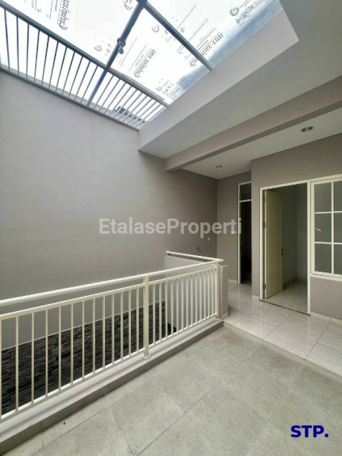 Foto properti Hanya 2M-an, Rumah Baru Di Gayung Kebonsari Lebar 7 9