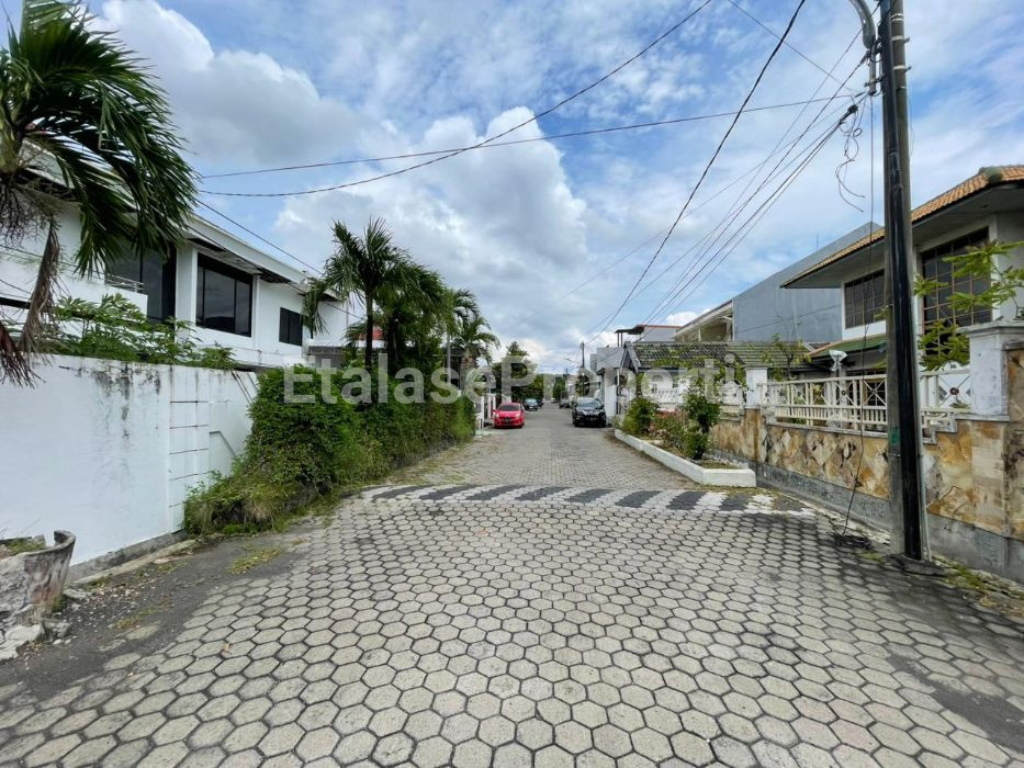 Foto properti *Dijual Rumah Murah!! Taman Pondok Indah (TPI), Wiyung* 9