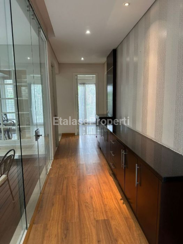 Foto properti Disewakan Rumah 2 Lantai 6