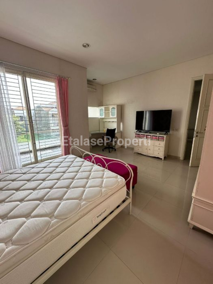 Foto properti Disewakan Rumah 2 Lantai 9