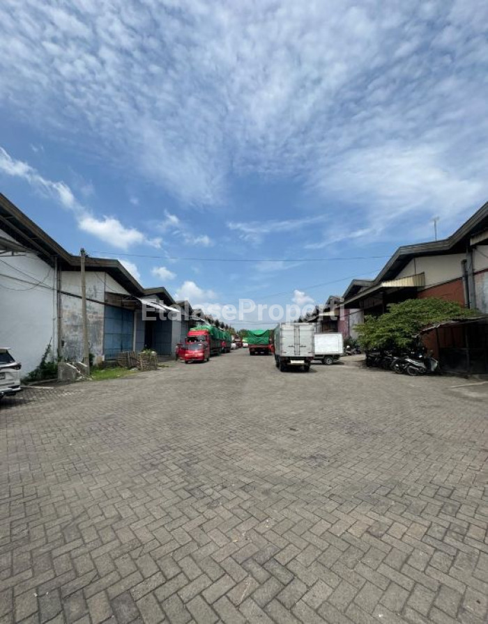 Foto properti For Rent Gudang Margomulyo 1