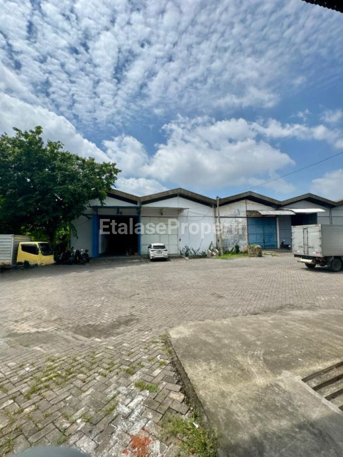 Foto properti For Rent Gudang Margomulyo 2