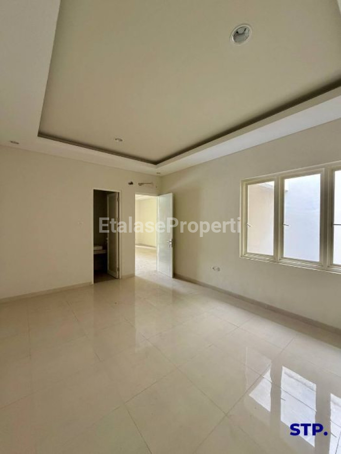 Foto properti Rumah Baru Di Gayung Kebonsari Lebar 7 5