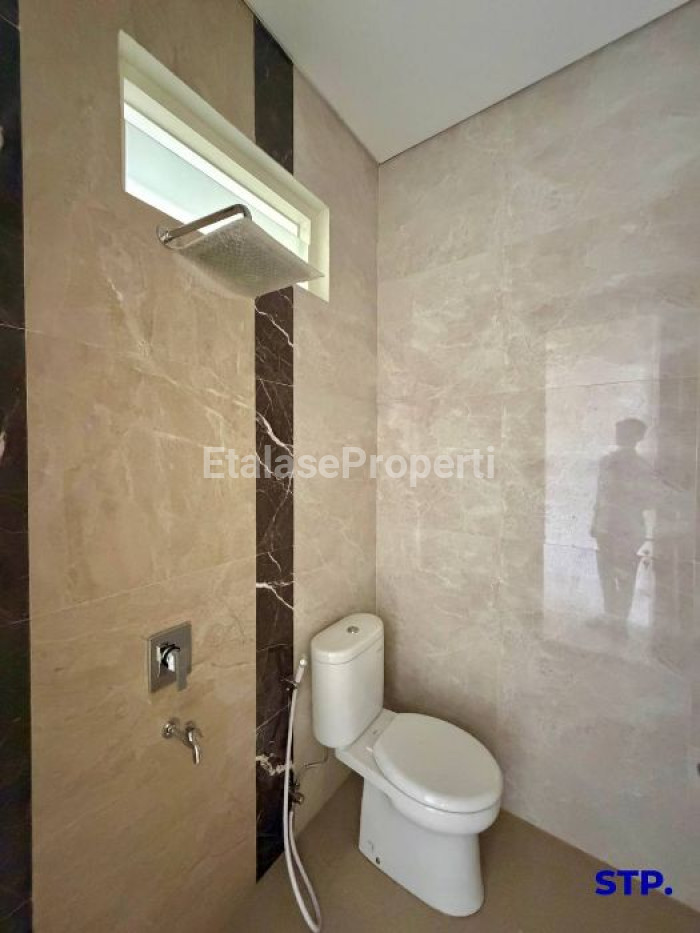 Foto properti Rumah Baru Di Gayung Kebonsari Lebar 7 9