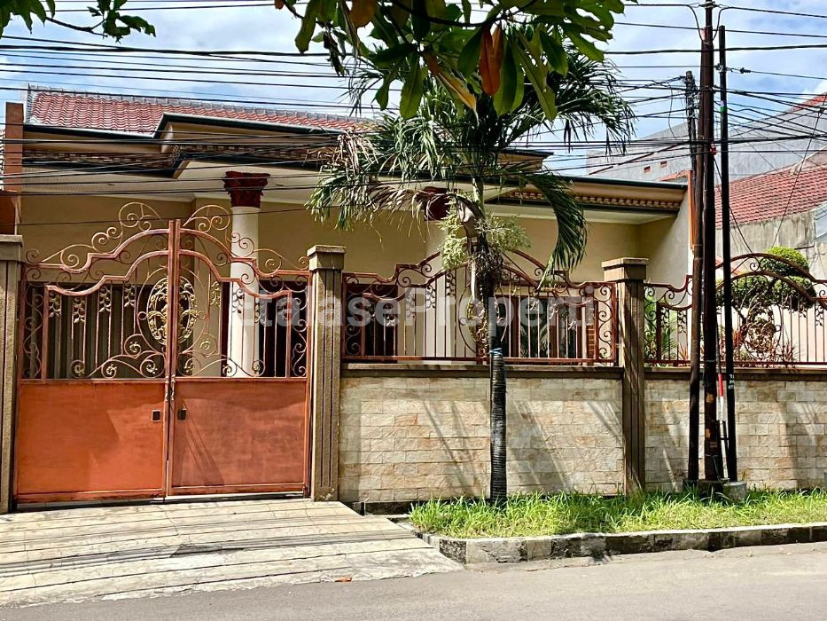Foto properti *Dijual Rumah Raya Sukomanunggal Jaya* 1