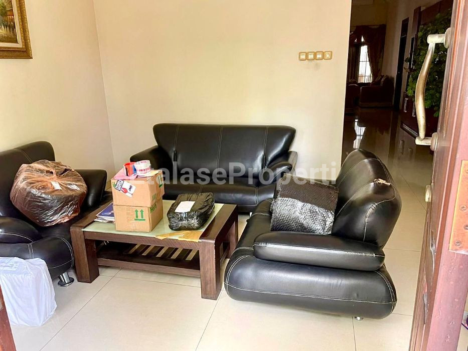 Foto properti *Dijual Rumah Raya Sukomanunggal Jaya* 4