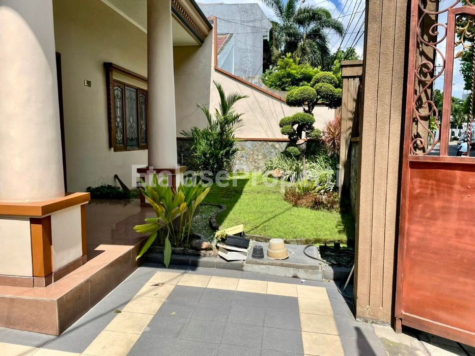 Foto properti *Disewakan Rumah Raya Sukomanunggal Jaya* 2