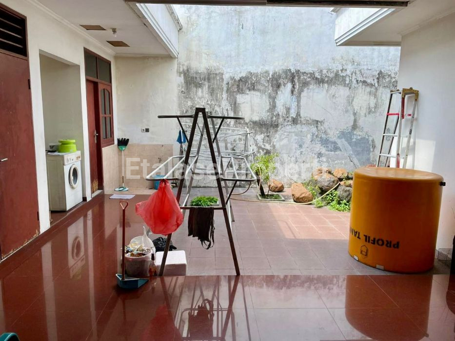 Foto properti *Disewakan Rumah Raya Sukomanunggal Jaya* 9