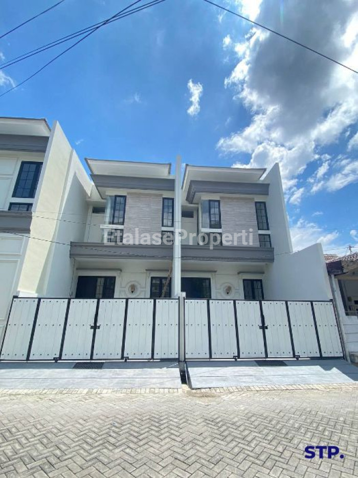 Foto properti 4 Unit - Rumah Baru Minimalis 2 Lantai Di Taman Pondok Indah, Wiyung Tipe A & B 1