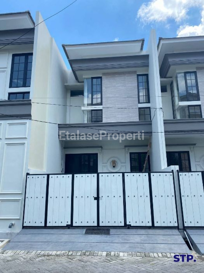 Foto properti 4 Unit - Rumah Baru Minimalis 2 Lantai Di Taman Pondok Indah, Wiyung Tipe Hoek 1