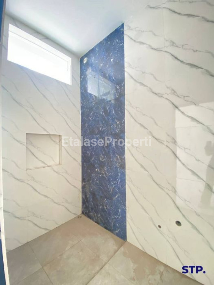 Foto properti 4 Unit - Rumah Baru Minimalis 2 Lantai Di Taman Pondok Indah, Wiyung Tipe D 10