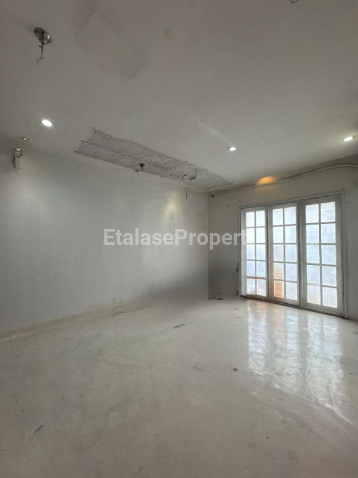 Foto properti For Sale Rumah 2 Lantai Graha Family Hook 3