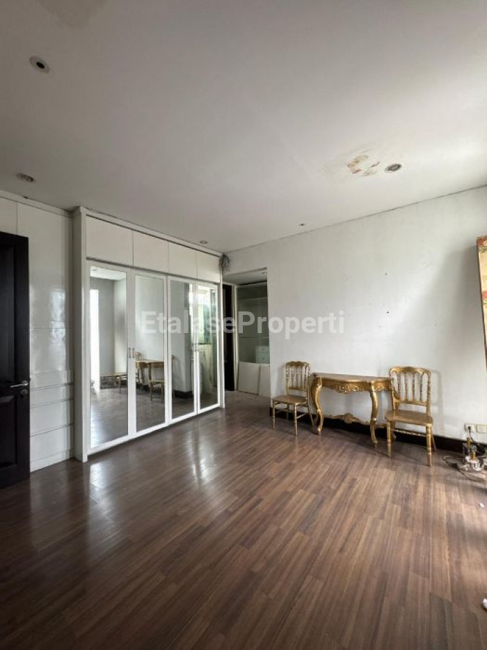 Foto properti For Sale Rumah 2 Lantai Graha Family Hook 5