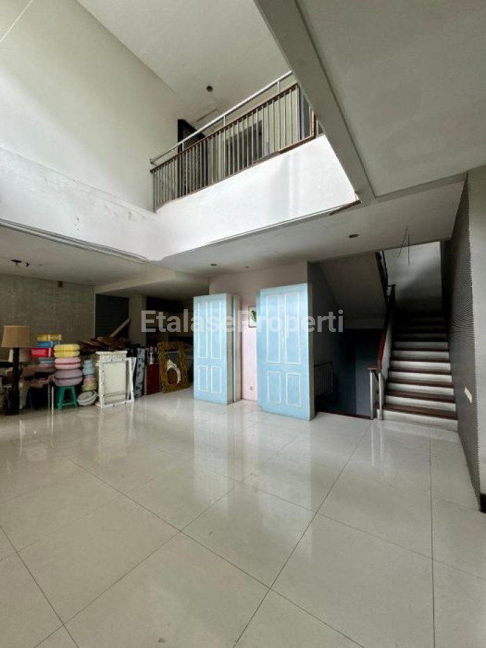 Foto properti For Sale Rumah 2 Lantai Graha Family Hook 10
