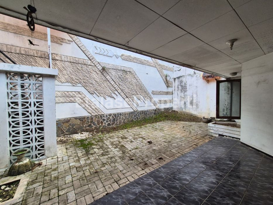 Foto properti Dijual Rumah Di Dharmahusada Utara 6